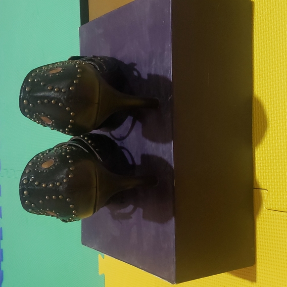 House of Dereon Heels - Picture 3 of 7